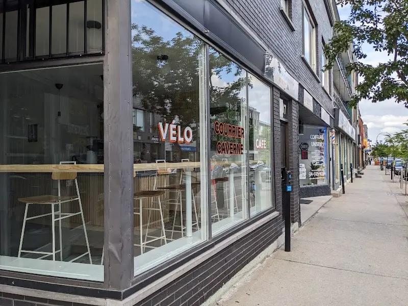 Courrier Caverne storefront