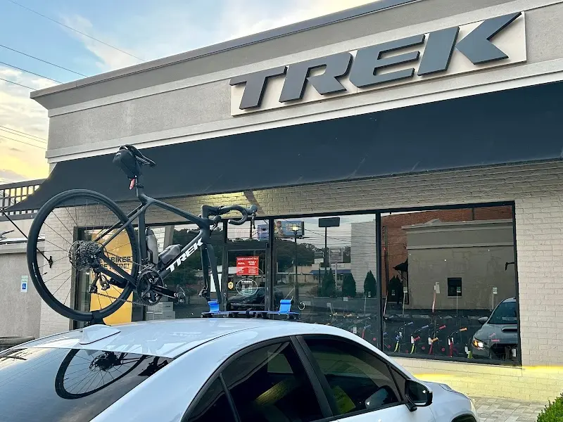 Trek Bicycle Store Knoxville storefront