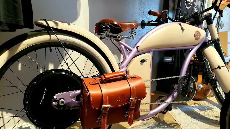 Custom Cruzers Premium E-Bikes storefront