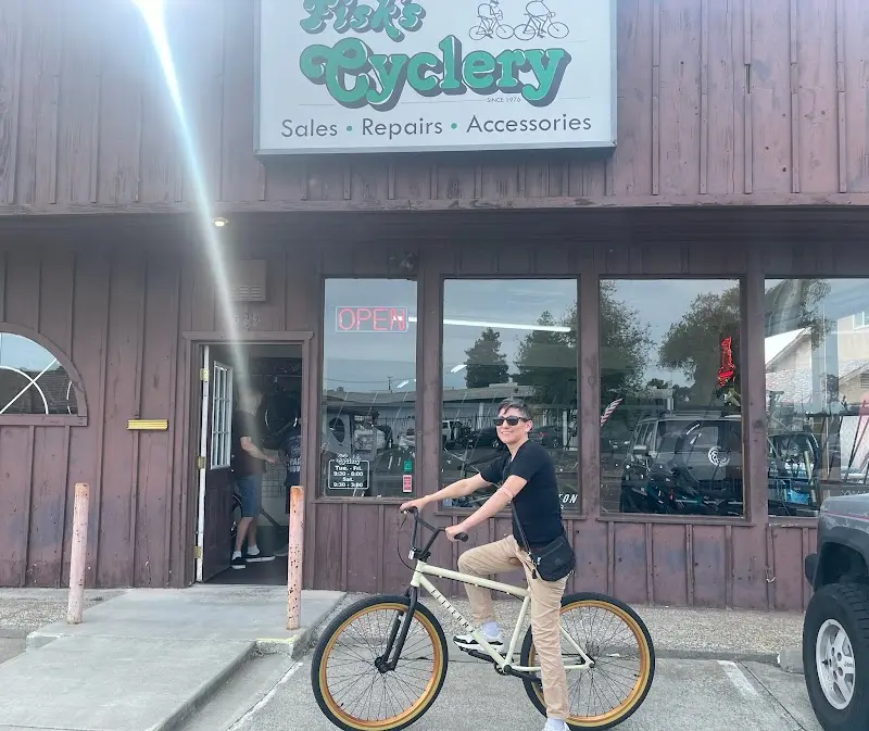 Fisk's Cyclery storefront