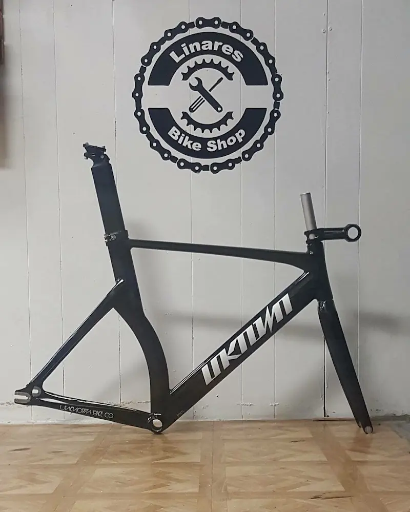 Linares Bike Shop storefront