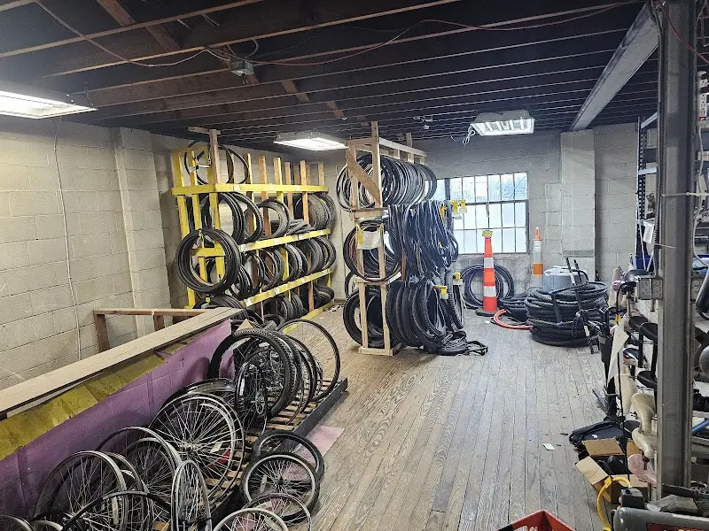 Third Hand Bicycle Co-Op storefront
