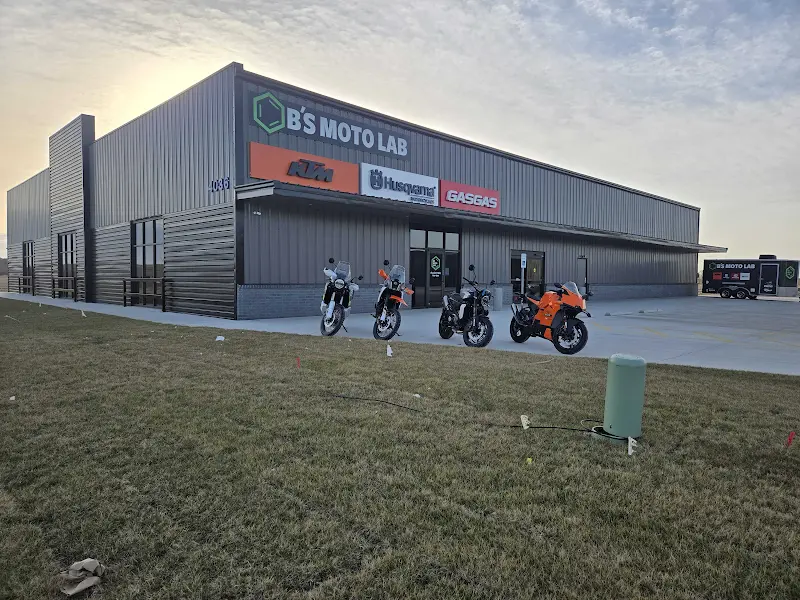 B's Moto Lab storefront