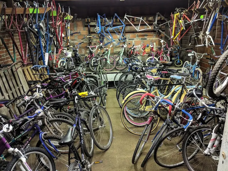 Falls City Community BikeWorks storefront