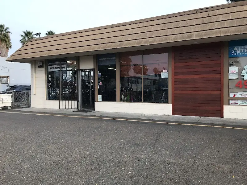 Fremont Schwinn Cyclery storefront