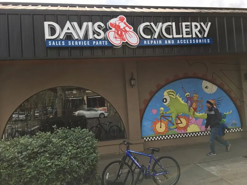 Davis Cyclery storefront