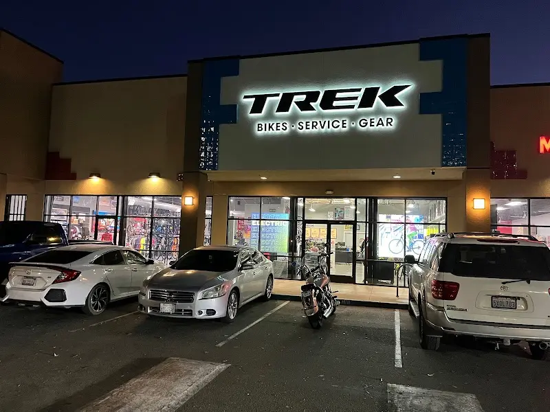 Trek Bicycle Fresno Sunnyside storefront