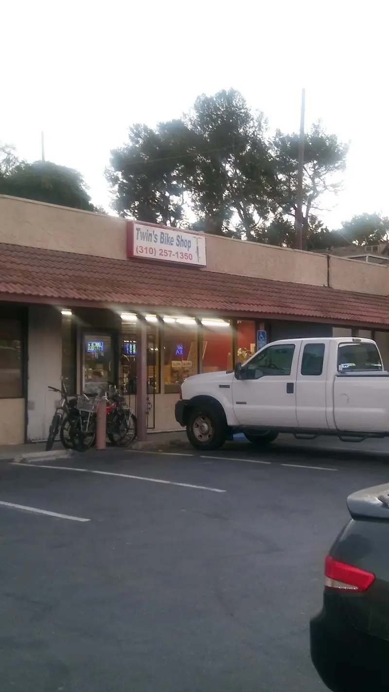 Twin's Bike Shop storefront