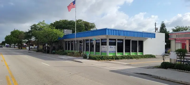 Lee's Locksmith & Bicycle Shop storefront