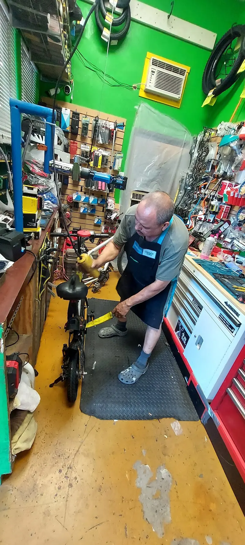 Big G Bicycle Repair Service storefront